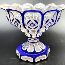 כלי בוהמי עתיק לסוכריות מתקופת בידרמייר (Biedermeier) עשוי זכוכית מרובדת תלת שכב