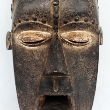 מסכה אפריקאית עתיקה מסוג 'Bete/Guro face mask' מחוף השנ הב