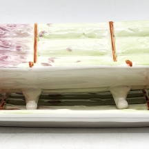 עריסת אספרגוס (Asparagus Cradle) ישנה ויפה עשויה מיוליקה מצויירת בעבודת יד באמיי