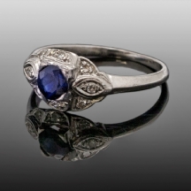 טבעת עתיקה ויפה במיוחד עם ספיר ויהלומים