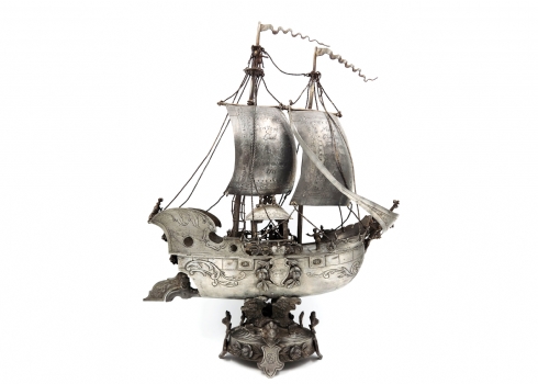 דגם נף (Nef) גרמני עתיק מרשים וגדול בצורת ספינה, שיוצר במאה ה-19