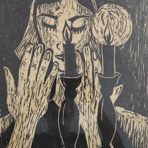 'אישה מדליקה נרות שבת' - הדפס ישן על פי חיתוך עץ, לא חתום, אמן לא ידוע