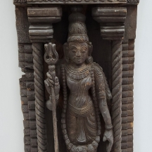 תבליט הודי ישן איכותי ויפה, עשוי לוח עץ מגולף בעבודת יד אמן, מצב בהתאם לגיל
