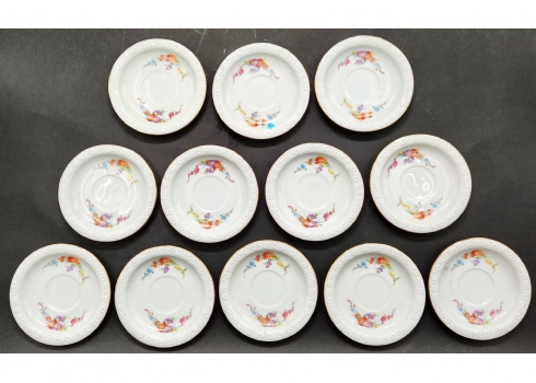 סט של 12 צלחות פורצלן גרמניות מתוצרת: 'רוזנטל' (Rosenthal), דגם 'מריה' לבן מעוטר