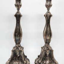 זוג פמוטים עשויים כסף 'סטרלינג' מתוצרת האחים חדד, חתומים 925 Hadad, מוכבדים