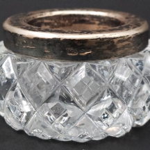 כלי רוסי סובייטי ישן למלח, עשוי קריסטל וחבק כסף חתום: 875