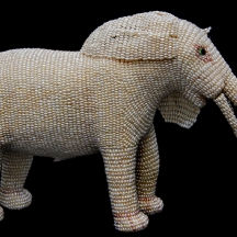 פיל עשוי שריגה מחרוזי פנינים