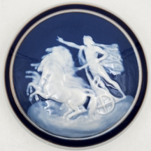 כלי פורצלן צרפתי מתוצרת: 'Camille Tharaud Limoges' (יצר בין השנים: 1878-1956)