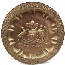 צלחת ספרדית עתיקה וגדולת מימדים