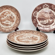 לוט של 6 צלחות חרס ישנות מעוטרות בהדפס מועבר בגוון חום, 5 צלחות יפניות ועוד צלחת