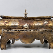 בית מגילה דקורטיבי ומעמד תואם, עשויים מתכת