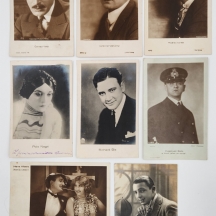 לוט של 8 גלויות ישנות משנות השלושים של המאה העשרים, ככל הנראה של שחקנים ושחקניות