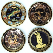 לוט של 4 צלחות פורצלן דקורטיביות ישנות