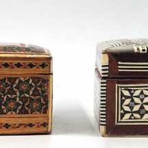 לוט של שתי קופסאות שולחניות ישנות