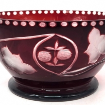 כלי קריסטל ישן ויפה מעוטר בליטוש מסוג 'Cut to Clear'