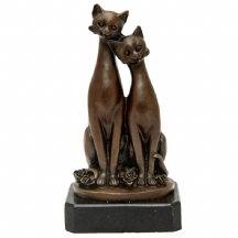 פסל ברונזה בדמות זוג חתולים