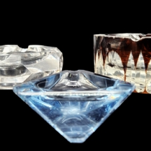 לוט של 3 מאפרות זכוכית ישנות