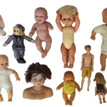 לוט של 10 בובות ישנות שונות