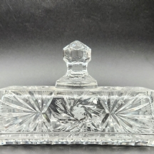 כלי קריסטל לחמאה ומכסה תואם מעוטרים בליטוש יד