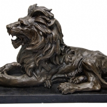 פסל ברונזה בדמות אריה