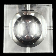 מאפרה שולחנית מרובעת עשויה קריסטל