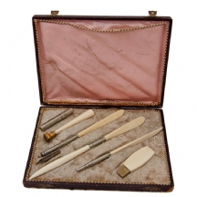 סט כלי כתיבה עתיק עשוי מתכת מצופה כסף ושנהב