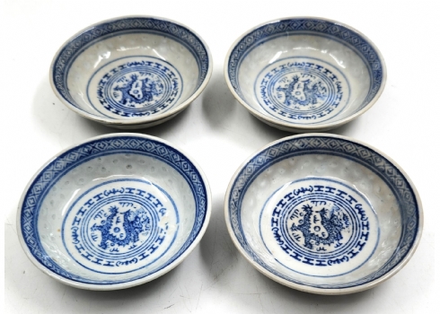 סט של 4 קעריות סויה סיניות ישנות, דקורטיביות, מעוטרת בהדפס בכחול קובלט, חתומות