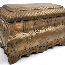 קופסת עץ ישנה וגדולה