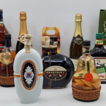 לוט של 10 משקאות חריפים וליקרים ישנים, שונים