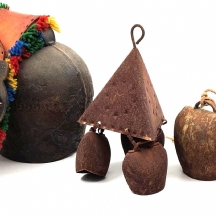 לוט של 6 פעמונים ישנים, שונים, עשויים ברזל, נחושת ופליז