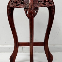 מעמד עץ דקורטיבי מגולף