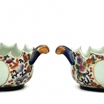 זוג כלים דקורטיביים ישנים