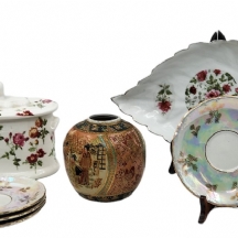 לוט של 7 כלי חרסינה ופורצלן