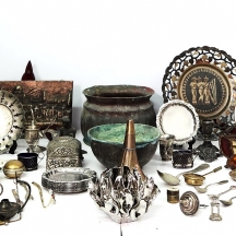 לוט של 50 חפצי מתכת ישנים שונים