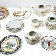 לוט של 15 חפצי פורצלן דקורטיביים מהמזרח הרחוק