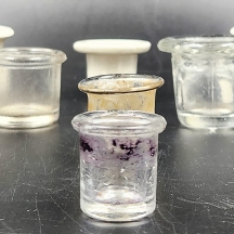 לאספני קסתות דיו - לוט נדיר של 8 בארות דיו עתיקות