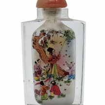 בקבוק הרחה (Snuff Bottle) סיני עשוי זכוכית, מעוטר מצידו הפנימי