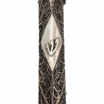 בית מזוזה ישן ואיכותי, עשוי כסף '92' בעבודת פיליגראן צפופה ואיכותית, חתום בערבית