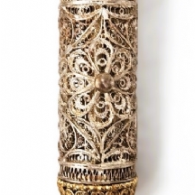 בית מגילה עתיק עשוי כסף 'סטרלינג' בעבודת פיליגראן עדינה, צפופה ואיכותית, מוזהבת