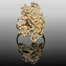 טבעת ישנה עשויה זהב צהוב ויהלומים