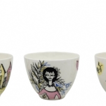 שלושה ספלי פורצלן בעיצוב  'מורין טאנר' (Maureen Tanner) משנת 1950