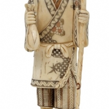 פסל סיני ישן ויפה, עשוי עץ מחופה לוחיות עצם, חתום