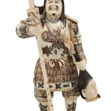 פסל סיני ישן ויפה, עשוי עץ מחופה לוחיות עצם, חתום