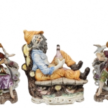 לוט של 3 פסלי חרסינה ישנים, מעוטרים בעבודת יד