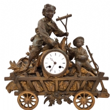 שעון קמין צרפתי עתיק ומיוחד (נוסע על גלגלים) עשוי שפלטר (Spelter)