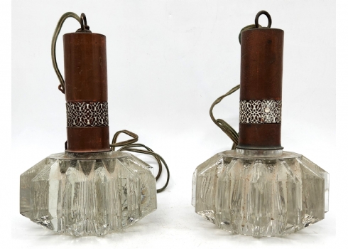 זוג מנורות וינטג' ישנות עשויות מתכת וזכוכית