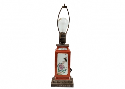 בסיס יפני עתיק למנורה שולחנית בסגנון קקימון (Kakiemon) יפני