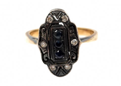 טבעת עתיקה עשויה זהב צהוב 14 קראט (חתום) וכסף, משובצת זירקוניה ואבני ספיר כחולות