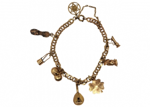 צמיד צ'ארמס (Charms bracelet) ישן ויפה במיוחד, עשוי זהב צהוב 14 קראט, חתום