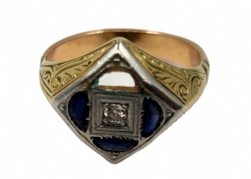 טבעת עתיקה בת כמאה שנה, עשויה זהב צהוב 18 קראט וכסף, משובצת במרכזה יהלום